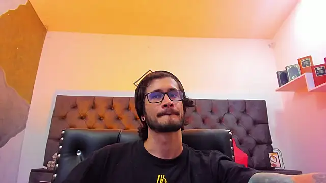 Loggan donnelly online show from 12-28-24, 12:04