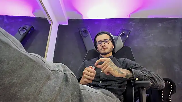 Loggan donnelly online show from 10-08-25, 09:01