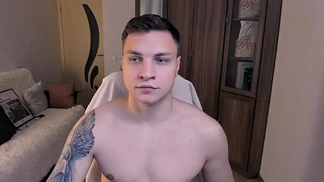 Snapshot of handsome_guy01 chatting on 09-15-25, 06:30 handsome guy01 online show from 09-15-25, 06:30