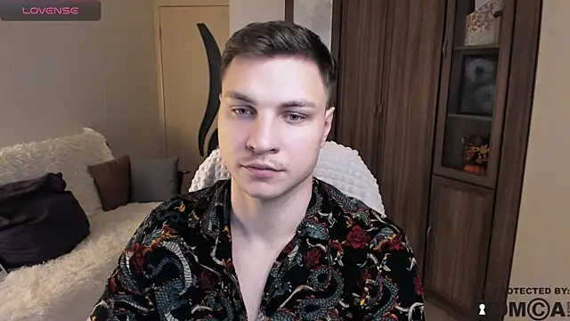 Snapshot of handsome_guy01 chatting on 10-23-25, 06:56 handsome guy01 online show from 10-23-25, 06:56