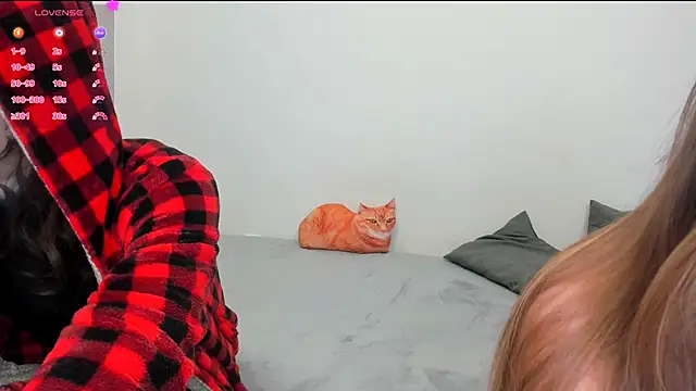 Snapshot of ravenousbiter chatting on 02-06-25, 08:45 ravenousbiter online show from 02-06-25, 08:45