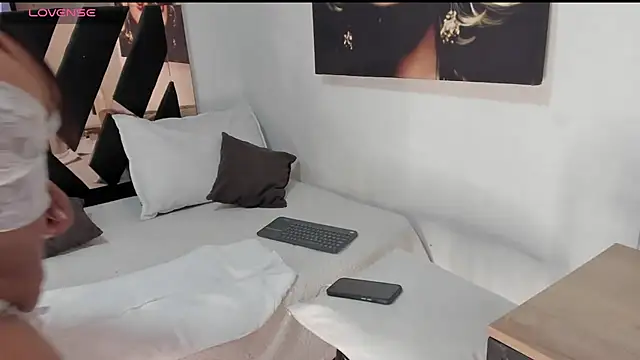 Snapshot of Alenajones chatting on 06-29-26, 05:57 Alenajones online show from 06-29-26, 05:57