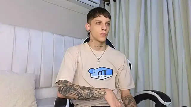 Snapshot of Adam_hard_ chatting on 09-15-25, 07:14 Adam hard  online show from 09-15-25, 07:14