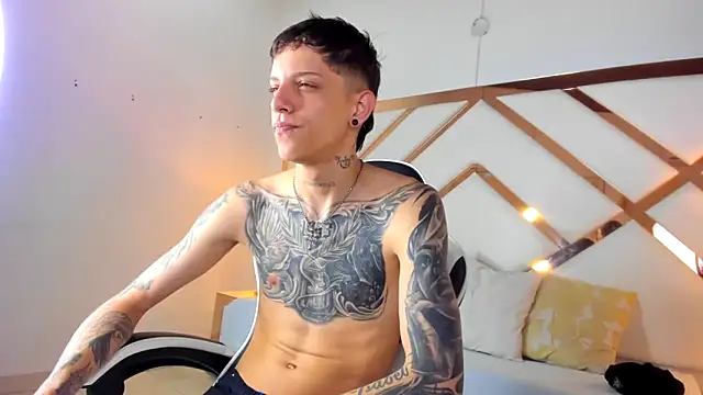 Snapshot of Adam_hard_ chatting on 09-30-25, 07:41 Adam hard  online show from 09-30-25, 07:41