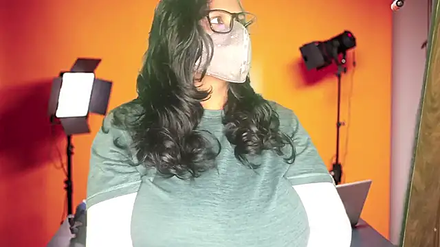 Snapshot of mamoni91 chatting on 09-28-25, 05:40 mamoni91 online show from 09-28-25, 05:40