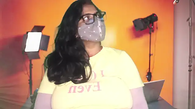 Snapshot of mamoni91 chatting on 10-15-25, 02:55 mamoni91 online show from 10-15-25, 02:55