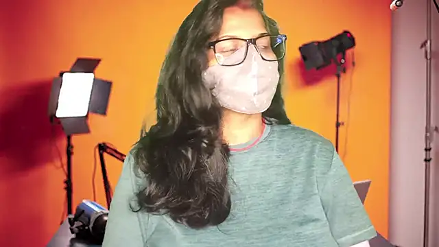 Snapshot of mamoni91 chatting on 10-22-25, 02:45 mamoni91 online show from 10-22-25, 02:45