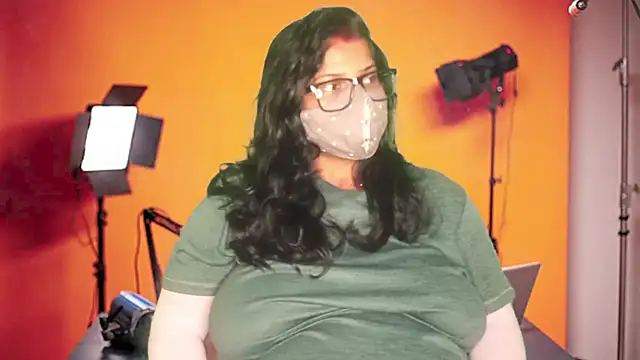 Snapshot of mamoni91 chatting on 10-30-25, 03:19 mamoni91 online show from 10-30-25, 03:19