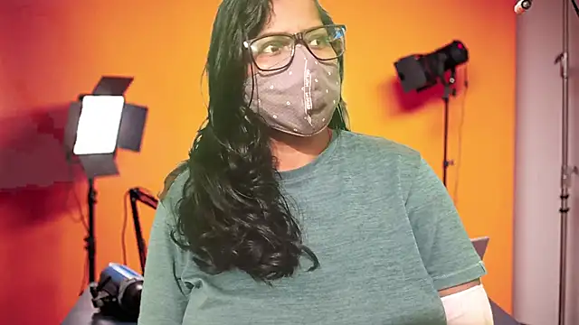 Snapshot of mamoni91 chatting on 11-15-25, 03:04 mamoni91 online show from 11-15-25, 03:04