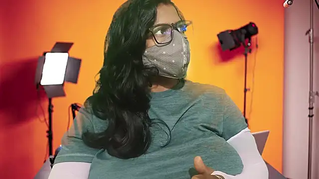 Snapshot of mamoni91 chatting on 11-17-25, 03:45 mamoni91 online show from 11-17-25, 03:45