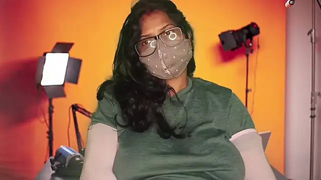 Snapshot of mamoni91 chatting on 11-18-25, 03:34 mamoni91 online show from 11-18-25, 03:34