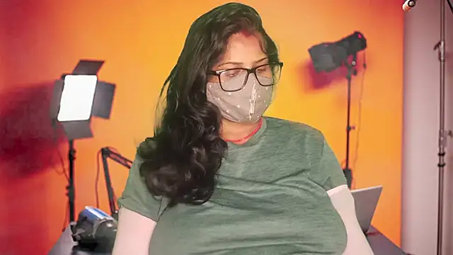 Snapshot of mamoni91 chatting on 11-19-25, 03:28 mamoni91 online show from 11-19-25, 03:28