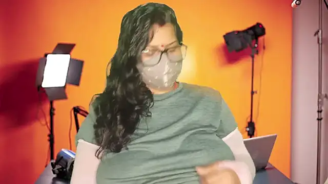 Snapshot of mamoni91 chatting on 11-22-25, 03:49 mamoni91 online show from 11-22-25, 03:49