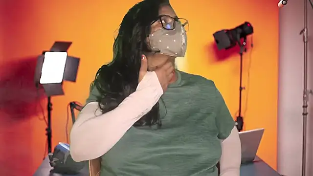 Snapshot of mamoni91 chatting on 11-24-25, 03:28 mamoni91 online show from 11-24-25, 03:28