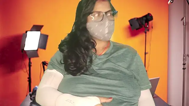 Snapshot of mamoni91 chatting on 11-26-25, 03:29 mamoni91 online show from 11-26-25, 03:29