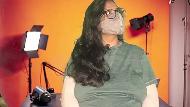 Snapshot of mamoni91 chatting on 11-28-25, 03:31 mamoni91 online show from 11-28-25, 03:31