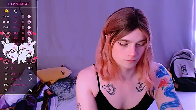 Snapshot of Alice_Hells chatting on 10-20-25, 06:47 Alice Hells online show from 10-20-25, 06:47