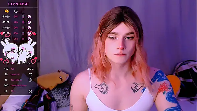 Snapshot of Alice_Hells chatting on 10-25-25, 08:00 Alice Hells online show from 10-25-25, 08:00