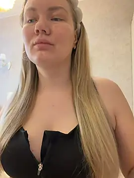 Snapshot of LianaCruz__ chatting on 02-04-26, 04:51 LianaCruz online show from 02-04-26, 04:51