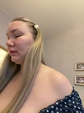 Snapshot of LianaCruz__ chatting on 02-05-26, 04:50 LianaCruz online show from 02-05-26, 04:50