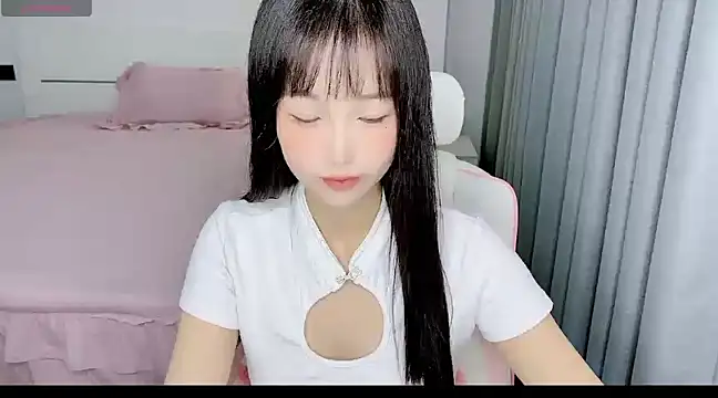 Snapshot of -Wendy__ chatting on 02-07-25, 02:26 -Wendy online show from 02-07-25, 02:26