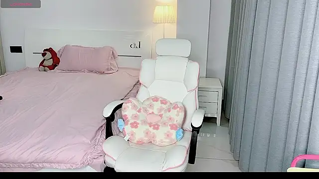 Snapshot of -Wendy__ chatting on 02-13-25, 11:04 -Wendy online show from 02-13-25, 11:04