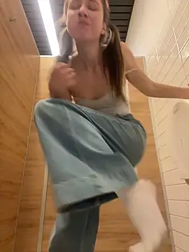 Lia  Love online show from 12-15-24, 05:31