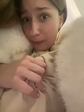 Lia  Love online show from 01-08-25, 05:05