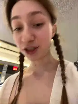 Lia  Love online show from 02-11-25, 03:18