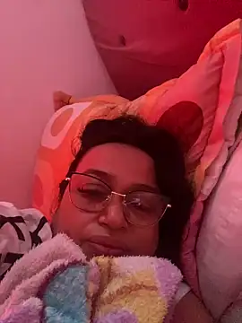 GiaNahomi online show from 12-04-24, 02:15