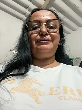 GiaNahomi online show from 01-04-25, 02:35