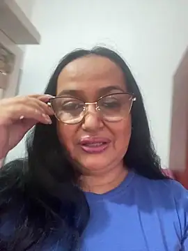GiaNahomi online show from 01-10-25, 10:25