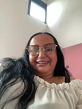 GiaNahomi online show from 01-25-25, 08:31