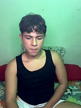 Snapshot of neit04 chatting on 10-10-25, 10:09 neit04 online show from 10-10-25, 10:09