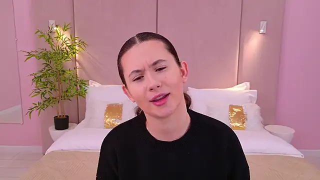 milaleoneli online show from 02-26-25, 12:36