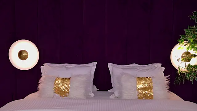 milaleoneli online show from 10-09-25, 02:48