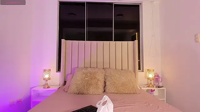 Snapshot of Aliison_Smith chatting on 11-08-25, 04:34 Aliison Smith online show from 11-08-25, 04:34