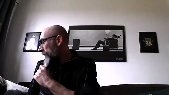 Snapshot of Kingsscepter chatting on 01-24-25, 11:04 Kingsscepter online show from 01-24-25, 11:04