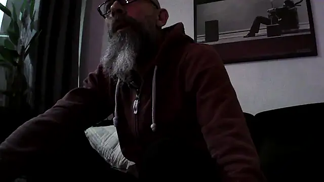 Snapshot of Kingsscepter chatting on 01-28-25, 09:19 Kingsscepter online show from 01-28-25, 09:19