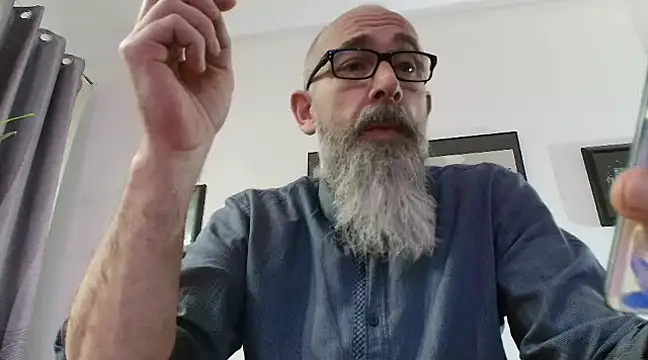 Snapshot of Kingsscepter chatting on 02-05-25, 06:37 Kingsscepter online show from 02-05-25, 06:37