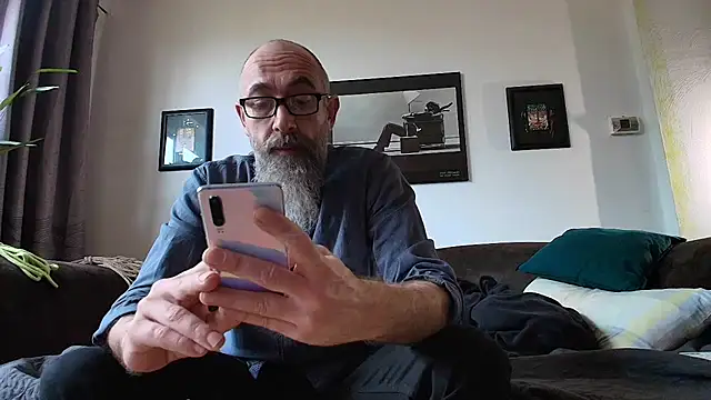 Snapshot of Kingsscepter chatting on 02-06-25, 01:32 Kingsscepter online show from 02-06-25, 01:32