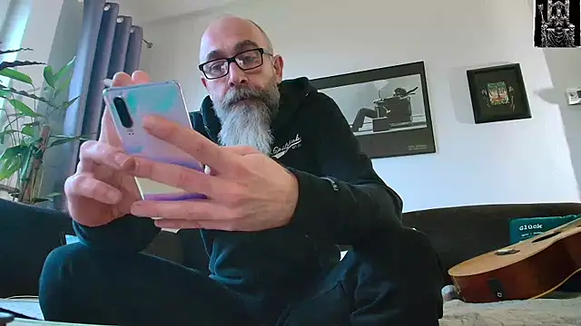 Snapshot of Kingsscepter chatting on 02-12-25, 04:00 Kingsscepter online show from 02-12-25, 04:00