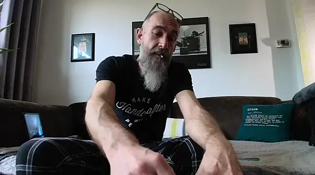 Snapshot of Kingsscepter chatting on 02-14-25, 02:12 Kingsscepter online show from 02-14-25, 02:12