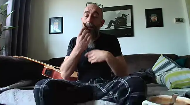 Snapshot of Kingsscepter chatting on 02-15-25, 11:50 Kingsscepter online show from 02-15-25, 11:50