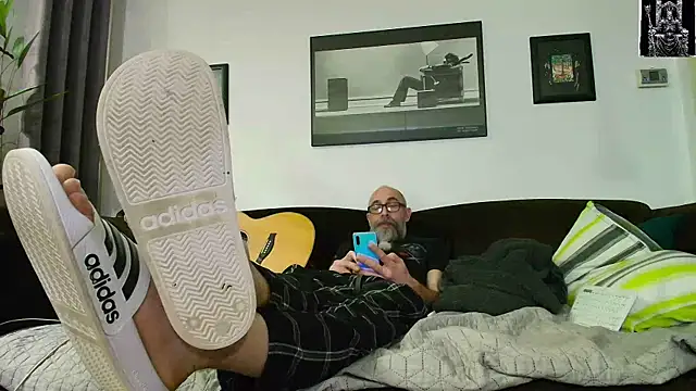 Snapshot of Kingsscepter chatting on 02-15-25, 06:12 Kingsscepter online show from 02-15-25, 06:12