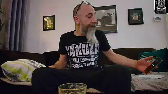 Snapshot of Kingsscepter chatting on 02-15-25, 10:42 Kingsscepter online show from 02-15-25, 10:42