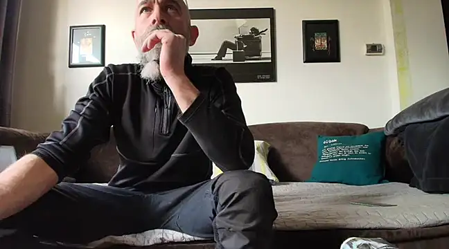 Snapshot of Kingsscepter chatting on 02-18-25, 03:10 Kingsscepter online show from 02-18-25, 03:10