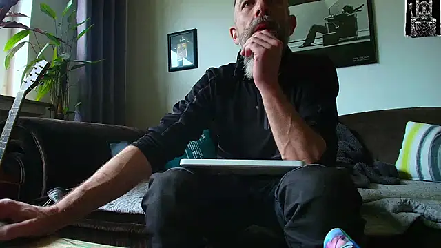 Snapshot of Kingsscepter chatting on 02-20-25, 01:51 Kingsscepter online show from 02-20-25, 01:51