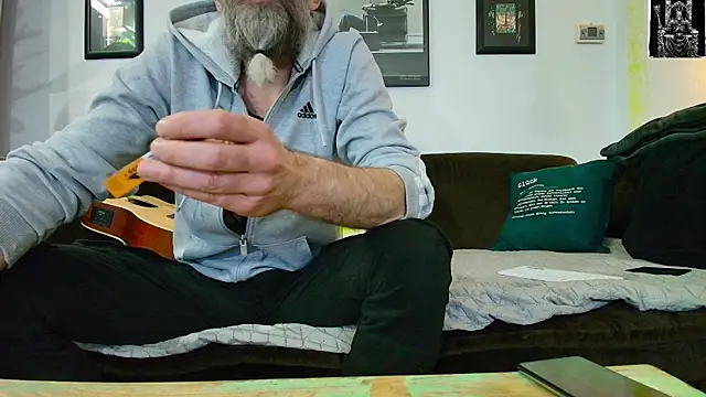 Snapshot of Kingsscepter chatting on 02-22-25, 07:47 Kingsscepter online show from 02-22-25, 07:47