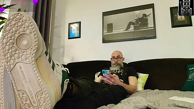 Snapshot of Kingsscepter chatting on 02-23-25, 05:29 Kingsscepter online show from 02-23-25, 05:29